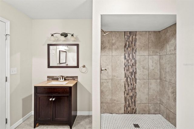 6601 N ELIZABETH STREET, Tampa, FL 33604