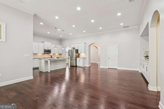 330 La Perla Drive, Sugar Hill, GA 30518