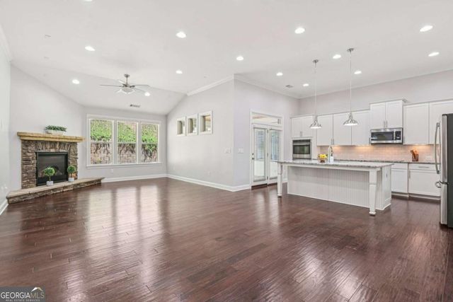 330 La Perla Drive, Sugar Hill, GA 30518
