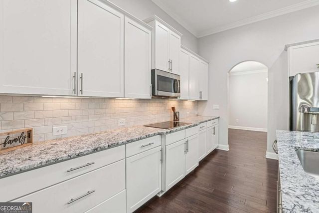 330 La Perla Drive, Sugar Hill, GA 30518