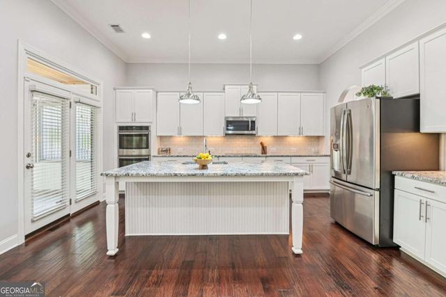 330 La Perla Drive, Sugar Hill, GA 30518