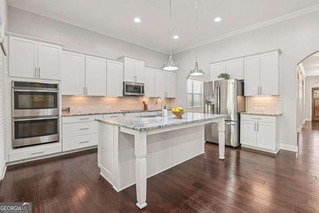 330 La Perla Drive, Sugar Hill, GA 30518