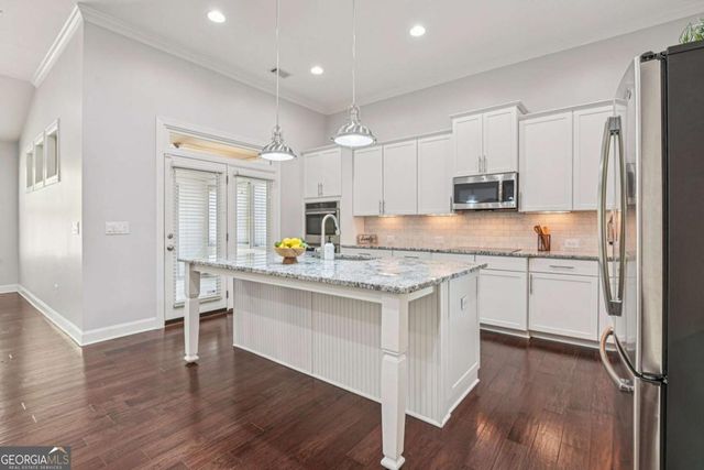 330 La Perla Drive, Sugar Hill, GA 30518