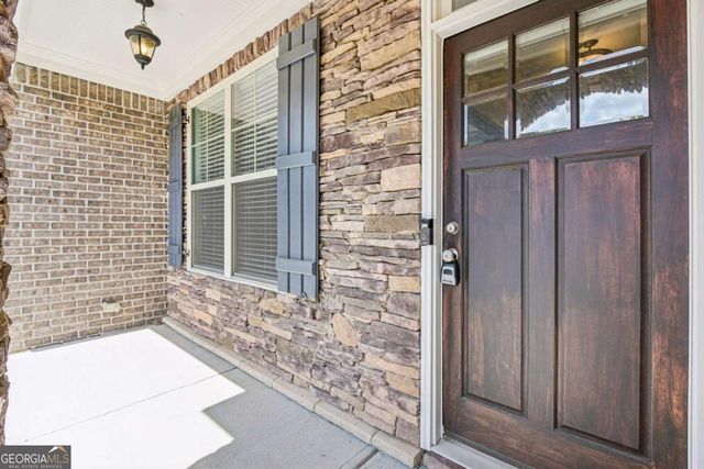 330 La Perla Drive, Sugar Hill, GA 30518