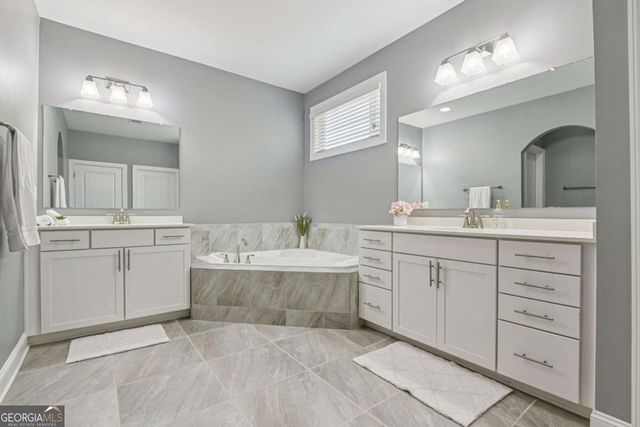 330 La Perla Drive, Sugar Hill, GA 30518