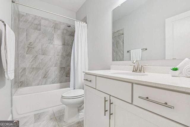 330 La Perla Drive, Sugar Hill, GA 30518