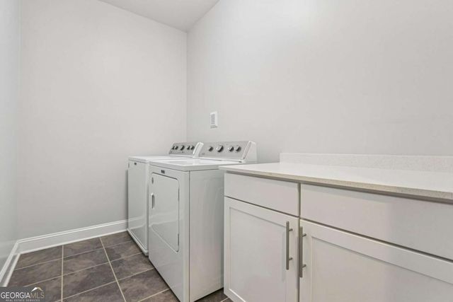 330 La Perla Drive, Sugar Hill, GA 30518