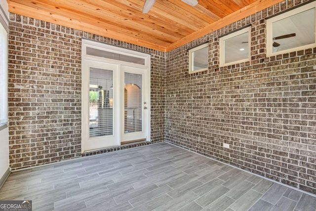 330 La Perla Drive, Sugar Hill, GA 30518