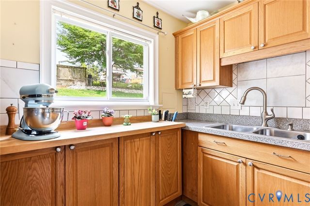 9125 Farmington Dr, Henrico, VA 23229