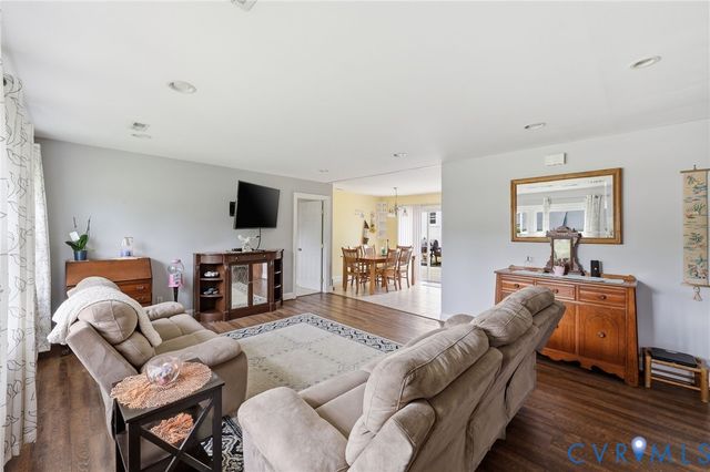 9125 Farmington Dr, Henrico, VA 23229