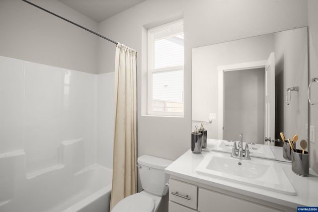 2674 Mt Saint Helens Av SE, Salem, OR 97302