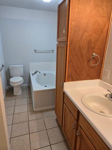 604 E South Street, Itasca, TX 76055