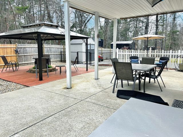 627 School St, Pembroke, MA 02359