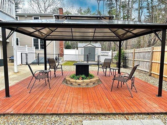 627 School St, Pembroke, MA 02359