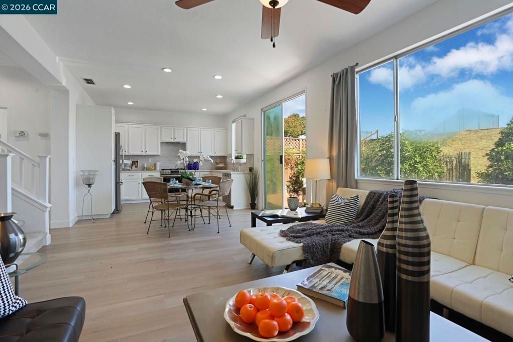Image 10 of property listing at 5568 Brook Falls Ct, Stockton, CA 95219