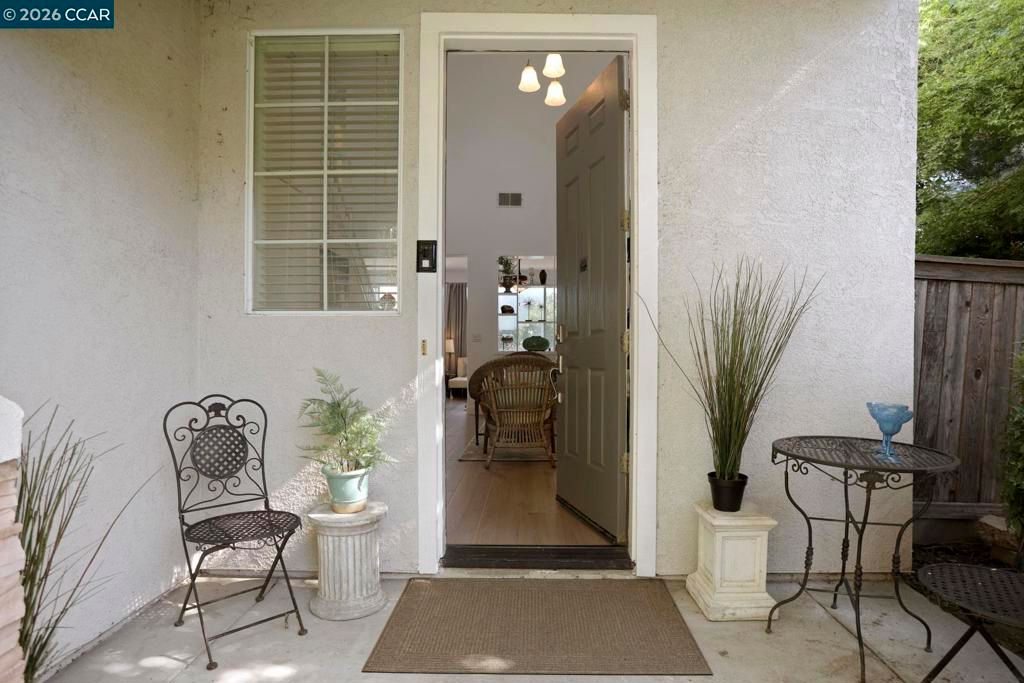 Image 2 of property listing at 5568 Brook Falls Ct, Stockton, CA 95219