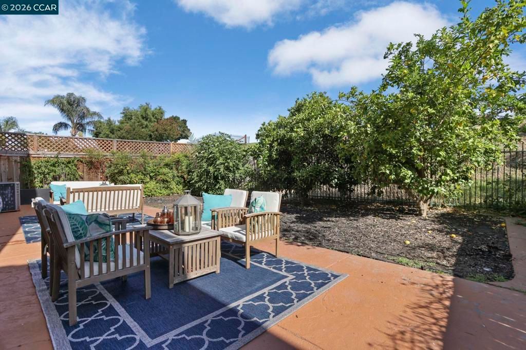 Image 42 of property listing at 5568 Brook Falls Ct, Stockton, CA 95219