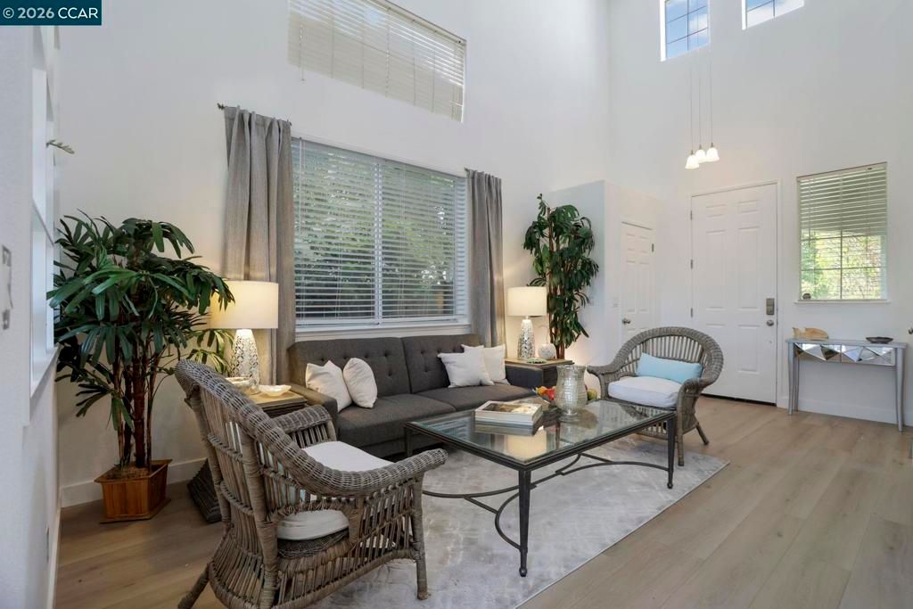 Image 5 of property listing at 5568 Brook Falls Ct, Stockton, CA 95219