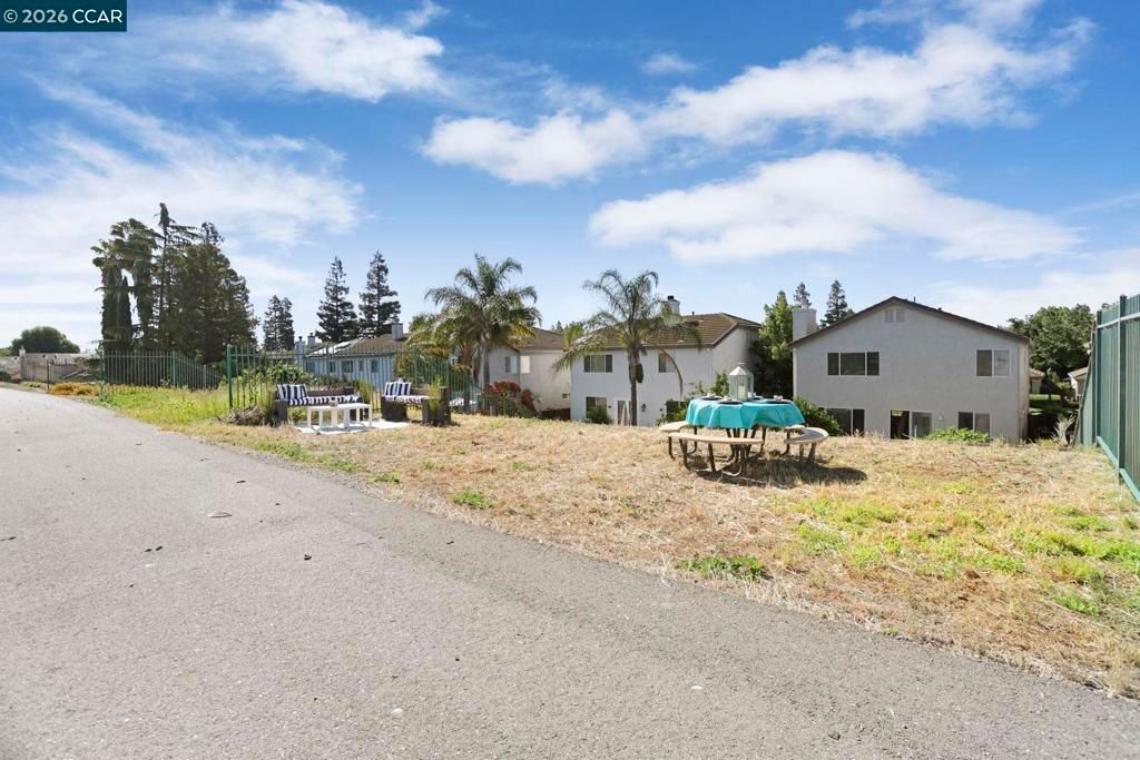 Image 50 of property listing at 5568 Brook Falls Ct, Stockton, CA 95219