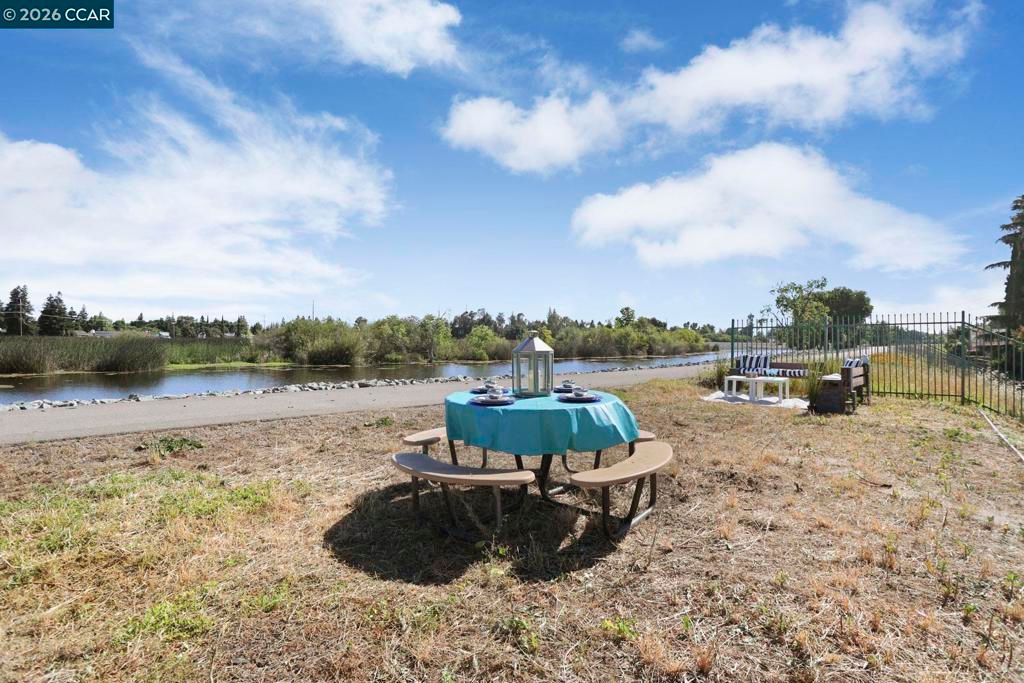 Image 54 of property listing at 5568 Brook Falls Ct, Stockton, CA 95219