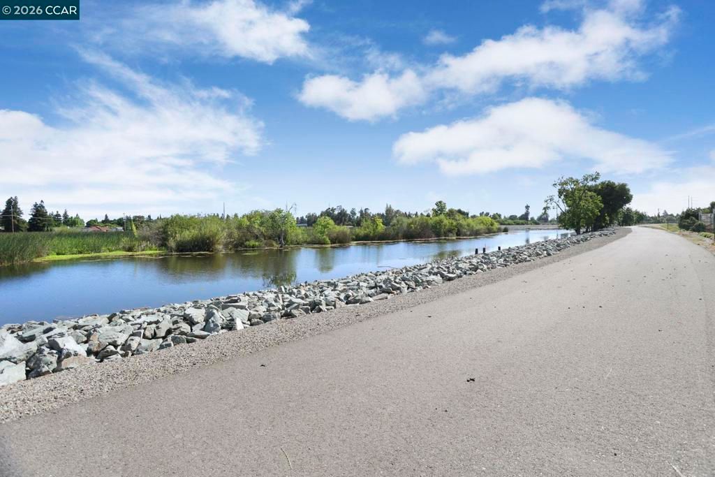 Image 55 of property listing at 5568 Brook Falls Ct, Stockton, CA 95219