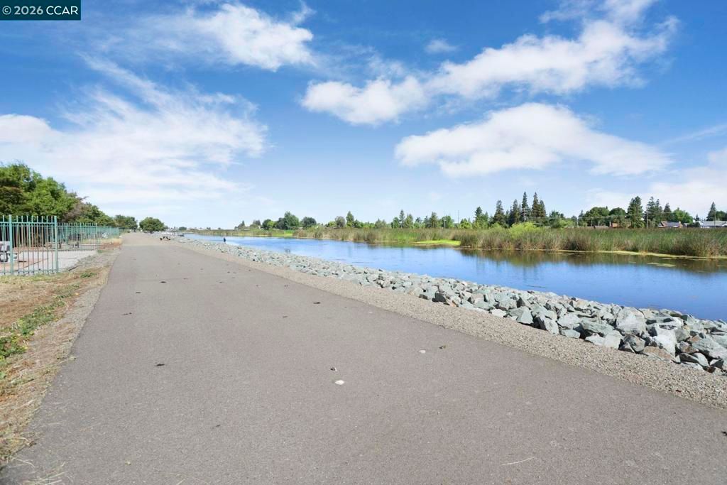 Image 56 of property listing at 5568 Brook Falls Ct, Stockton, CA 95219