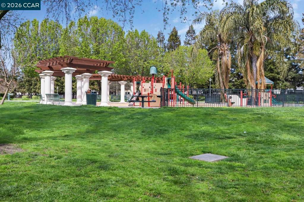 Image 60 of property listing at 5568 Brook Falls Ct, Stockton, CA 95219