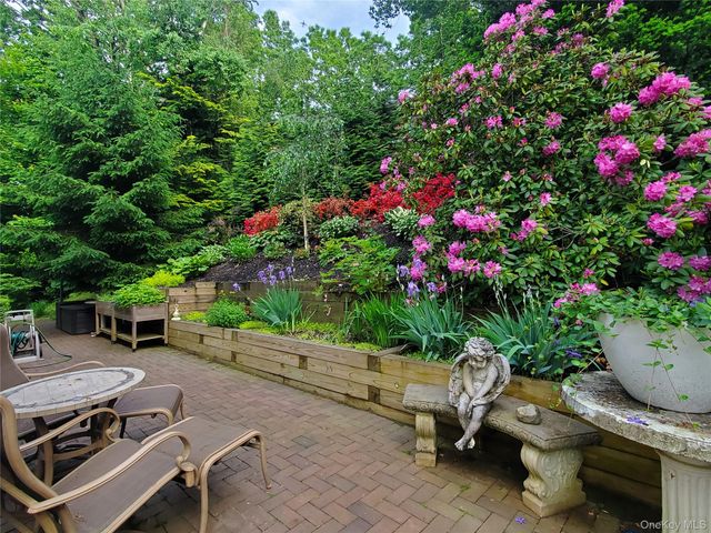 873 Oyster Bay Road, East Norwich, NY 11732