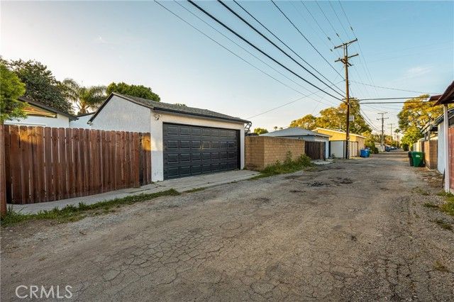 1908 Clark, Long Beach, CA 90815
