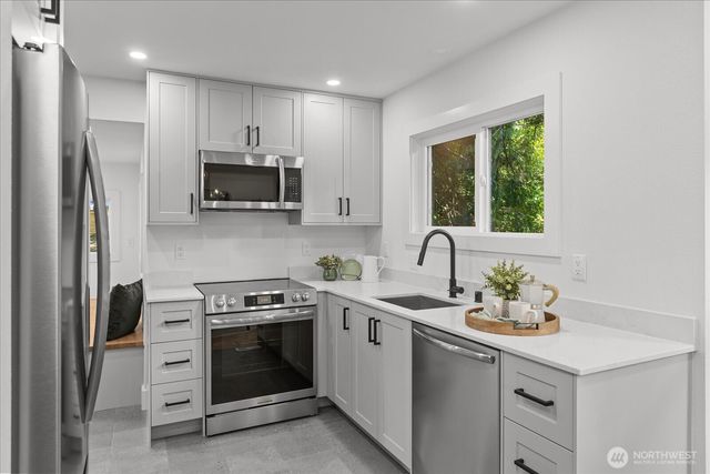 10322 Ashworth Avenue N, Seattle, WA 98133