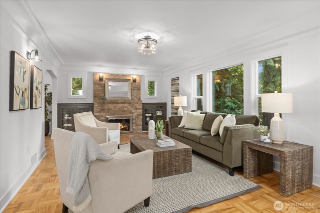 10322 Ashworth Avenue N, Seattle, WA 98133