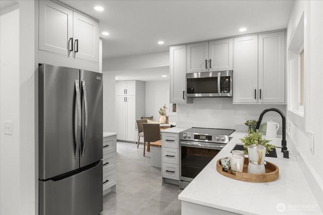 10322 Ashworth Avenue N, Seattle, WA 98133