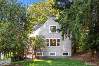 10322 Ashworth Avenue N, Seattle, WA 98133