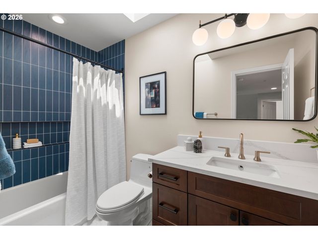 5018 Sw ORCHARD Ln, Portland, OR 97219