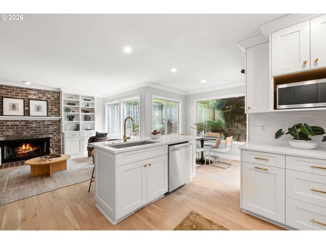 5018 Sw ORCHARD Ln, Portland, OR 97219