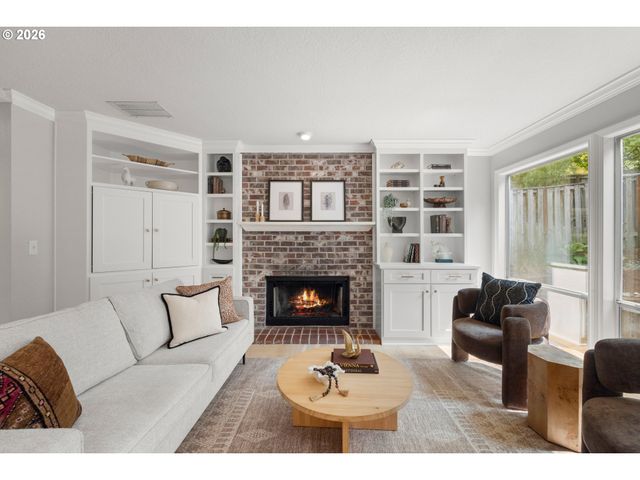 5018 Sw ORCHARD Ln, Portland, OR 97219