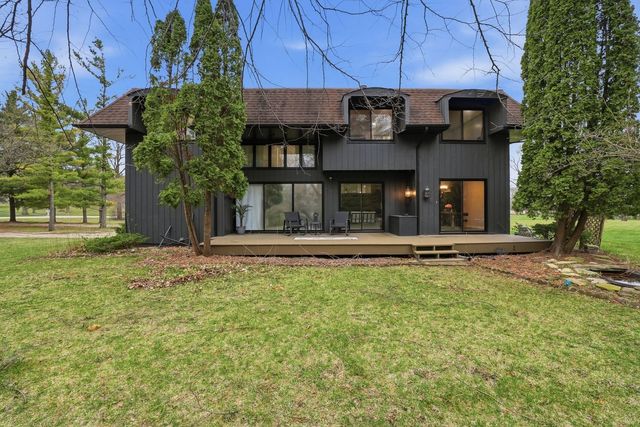 6225 Lakewood Drive, Marengo, IL 60152