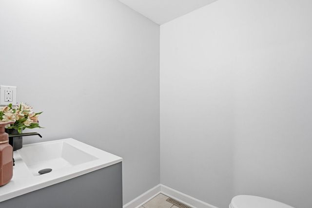 6225 Lakewood Drive, Marengo, IL 60152