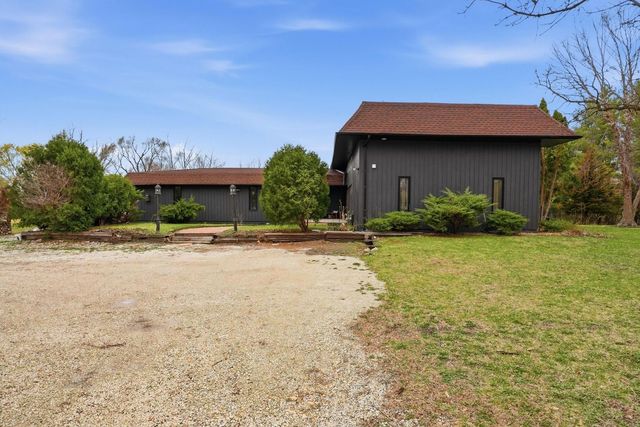 6225 Lakewood Drive, Marengo, IL 60152