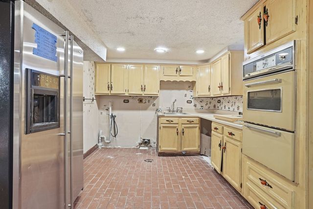 6225 Lakewood Drive, Marengo, IL 60152