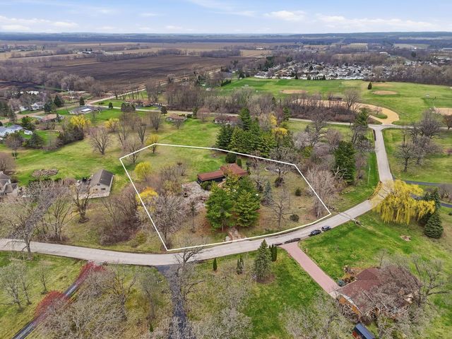 6225 Lakewood Drive, Marengo, IL 60152