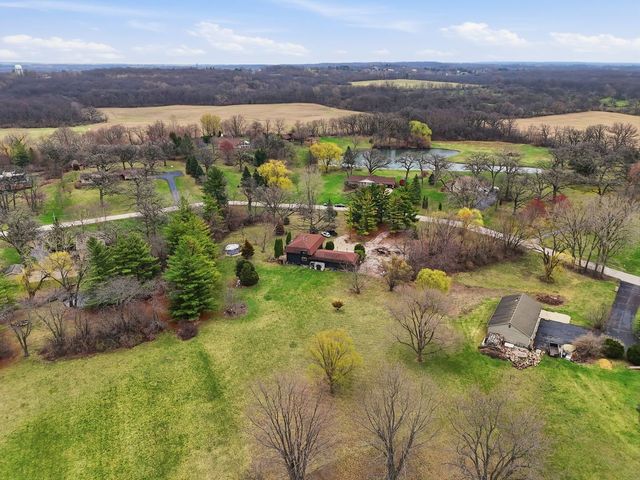 6225 Lakewood Drive, Marengo, IL 60152