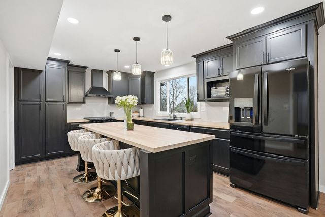 6225 Lakewood Drive, Marengo, IL 60152