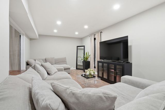 6225 Lakewood Drive, Marengo, IL 60152