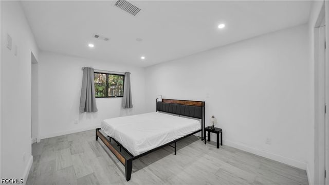 1672 Many RD, North Fort Myers, FL 33903