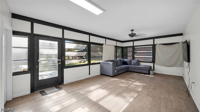 1672 Many RD, North Fort Myers, FL 33903