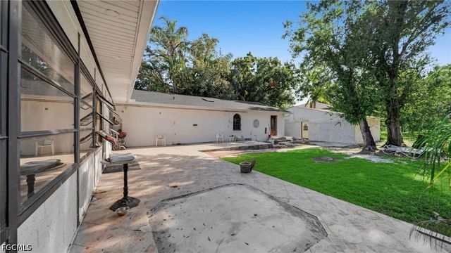 1672 Many RD, North Fort Myers, FL 33903