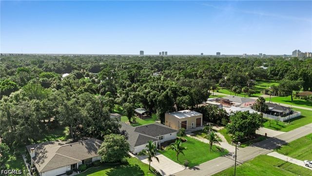 1672 Many RD, North Fort Myers, FL 33903