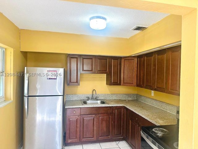 465 NE 157th Ter 1, Miami, FL 33162
