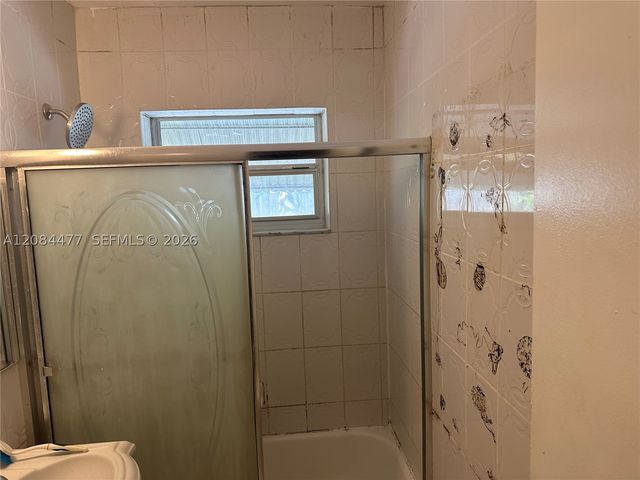 465 NE 157th Ter 1, Miami, FL 33162